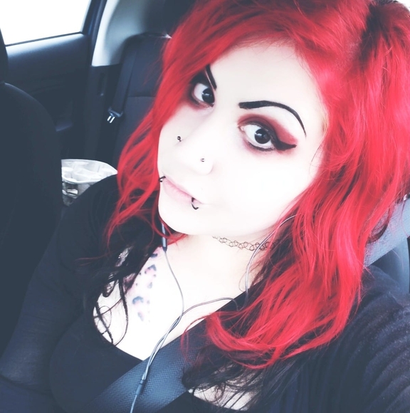 Meet your Posher, Naomi - Picture 1 of 1